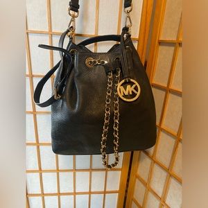 Michael Michael Kors Large Frankie
Leather Drawstring Shoulder Bag Black